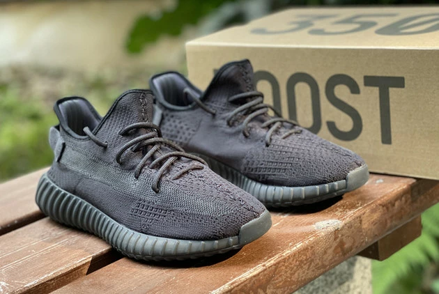 2023 Adidas Yeezy Boost 350 V2 Onyx HQ4540 For Sale 4 2023 Adidas Yeezy Boost 350 V2 Onyx HQ4540 For Sale - Image 2